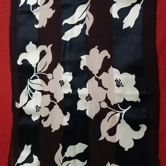ALLEN TRACY 100% SILK SCARF - Picture 4 of 14